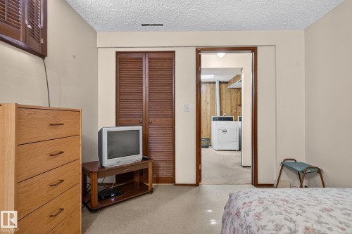 Neutral-toned wall paint and textured ceiling - 6012 145 Avenue Nw, Edmonton, AB - Indoor Photo Showing Bedroom