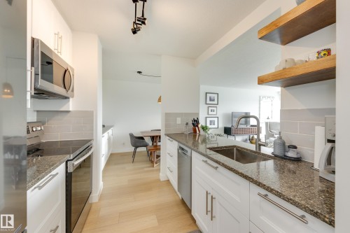 #502 9835 113 St Nw, Edmonton, AB - Indoor Photo Showing Kitchen With Upgraded Kitchen