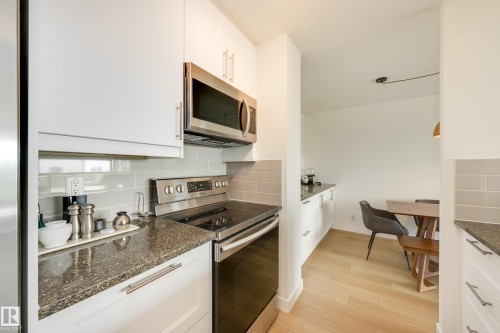 #502 9835 113 St Nw, Edmonton, AB - Indoor Photo Showing Kitchen With Upgraded Kitchen