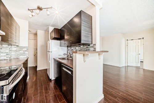 #1601 9909 110 St Nw, Edmonton, AB - Indoor Photo Showing Kitchen With Upgraded Kitchen