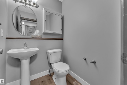151 63 Street Sw, Edmonton, AB - Indoor Photo Showing Bathroom