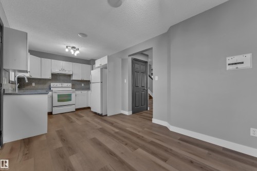 151 63 Street Sw, Edmonton, AB - Indoor Photo Showing Kitchen