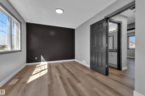 151 63 Street Sw, Edmonton, AB - Indoor Photo Showing Other Room