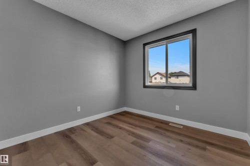 151 63 Street Sw, Edmonton, AB - Indoor Photo Showing Other Room
