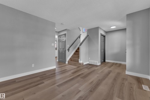 151 63 Street Sw, Edmonton, AB - Indoor Photo Showing Other Room