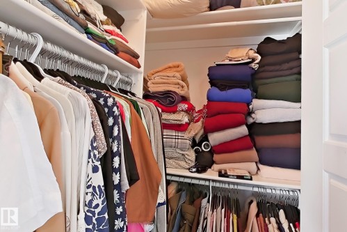 Image quality insufficient for description - 5931 12 Avenue Sw, Edmonton, AB - Indoor With Storage