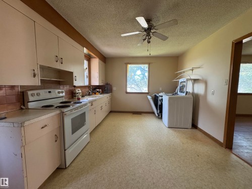 5617 50 Street, Vegreville, AB - Indoor Photo Showing Kitchen