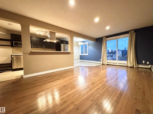 #18 10616 123 St Nw, Edmonton, AB - Indoor