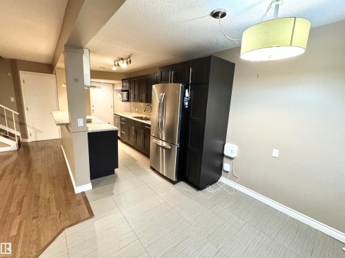 #18 10616 123 St Nw, Edmonton, AB - Indoor Photo Showing Kitchen
