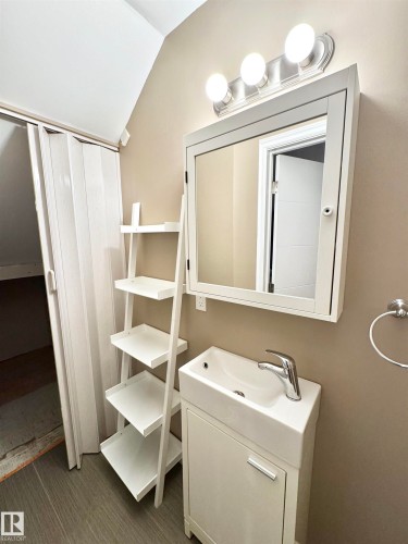 #18 10616 123 St Nw, Edmonton, AB - Indoor