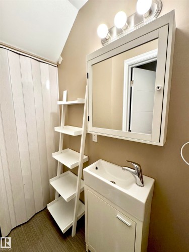 #18 10616 123 St Nw, Edmonton, AB - Indoor