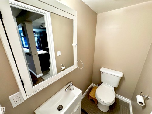 #18 10616 123 St Nw, Edmonton, AB - Indoor Photo Showing Bathroom