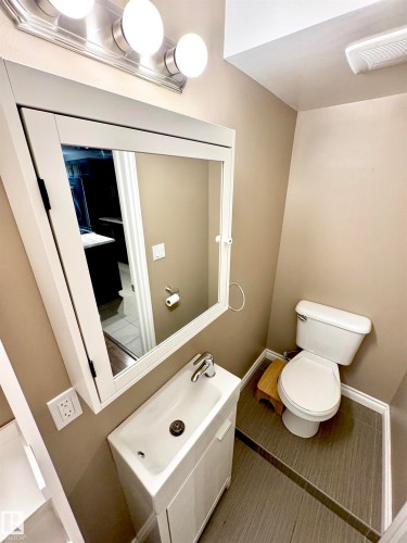 #18 10616 123 St Nw, Edmonton, AB - Indoor Photo Showing Bathroom