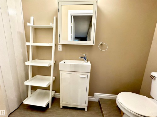 #18 10616 123 St Nw, Edmonton, AB - Indoor