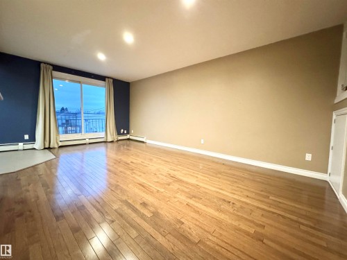 #18 10616 123 St Nw, Edmonton, AB - Indoor Photo Showing Other Room