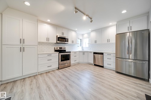 10519 140 Street Nw, Edmonton, AB - Indoor Photo Showing Kitchen With Upgraded Kitchen