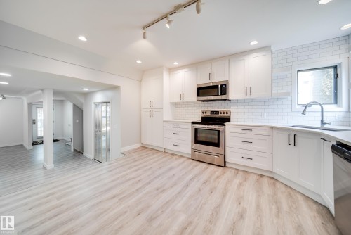 10519 140 Street Nw, Edmonton, AB - Indoor Photo Showing Kitchen With Upgraded Kitchen