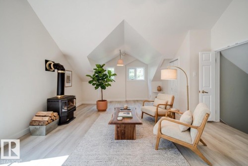 10519 140 Street Nw, Edmonton, AB - Indoor