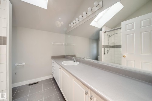 10519 140 Street Nw, Edmonton, AB - Indoor Photo Showing Bathroom