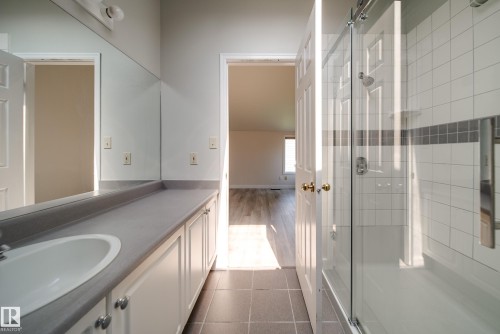 10519 140 Street Nw, Edmonton, AB - Indoor Photo Showing Bathroom