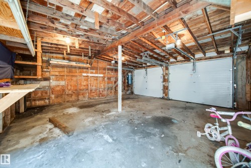 10519 140 Street Nw, Edmonton, AB - Indoor Photo Showing Garage