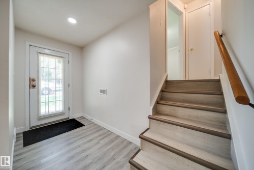 10519 140 Street Nw, Edmonton, AB - Indoor Photo Showing Other Room