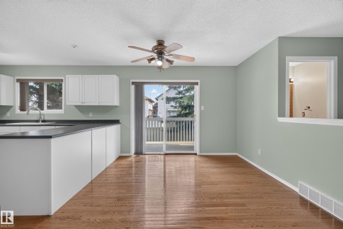 #111 1670 Jamha Rd Nw, Edmonton, AB - Indoor Photo Showing Kitchen
