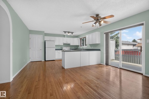 #111 1670 Jamha Rd Nw, Edmonton, AB - Indoor Photo Showing Kitchen