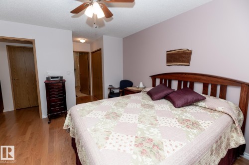10860 25 Avenue Nw, Edmonton, AB - Indoor Photo Showing Bedroom