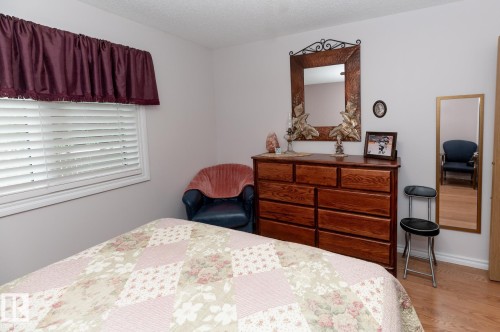 10860 25 Avenue Nw, Edmonton, AB - Indoor Photo Showing Bedroom