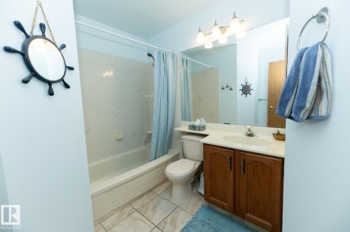 10860 25 Avenue Nw, Edmonton, AB - Indoor Photo Showing Bathroom