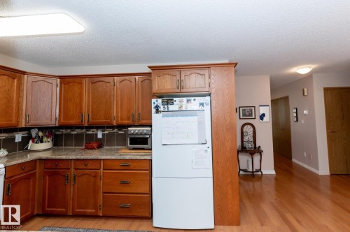 10860 25 Avenue Nw, Edmonton, AB - Indoor Photo Showing Kitchen
