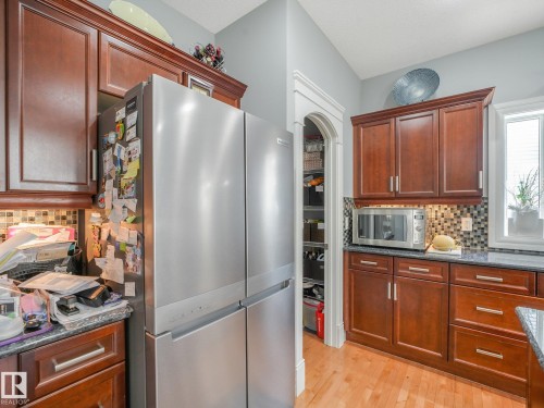 544 Adams Way Sw, Edmonton, AB - Indoor Photo Showing Kitchen