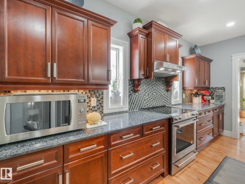 544 Adams Way Sw, Edmonton, AB - Indoor Photo Showing Kitchen