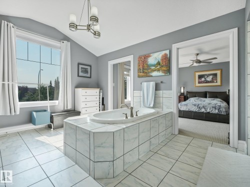 544 Adams Way Sw, Edmonton, AB - Indoor Photo Showing Bathroom