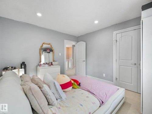544 Adams Way Sw, Edmonton, AB - Indoor Photo Showing Bedroom