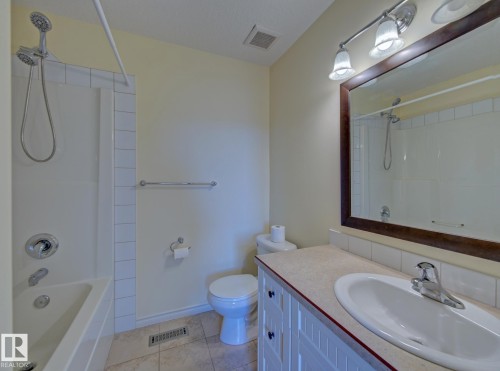 #3 10 Woodcrest Ln, Fort Saskatchewan, AB - Indoor Photo Showing Bathroom