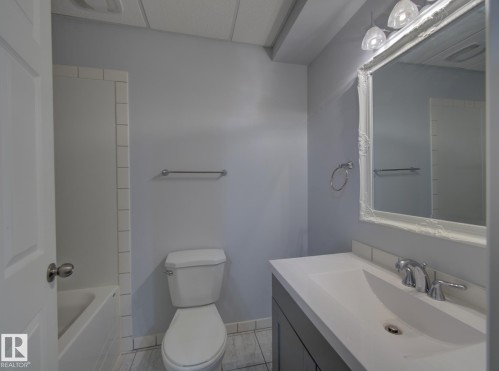 #3 10 Woodcrest Ln, Fort Saskatchewan, AB - Indoor Photo Showing Bathroom