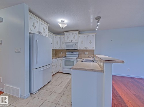 #3 10 Woodcrest Ln, Fort Saskatchewan, AB - Indoor Photo Showing Kitchen With Double Sink