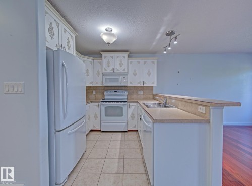 #3 10 Woodcrest Ln, Fort Saskatchewan, AB - Indoor Photo Showing Kitchen With Double Sink