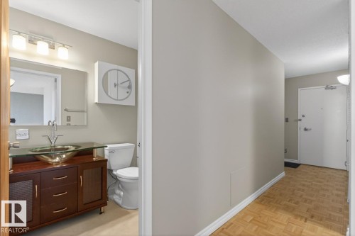 #605 11307 99 Av Nw, Edmonton, AB - Indoor