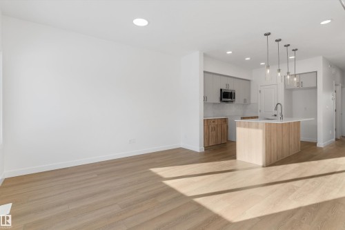 18863 29 Avenue Nw, Edmonton, AB - Indoor Photo Showing Kitchen