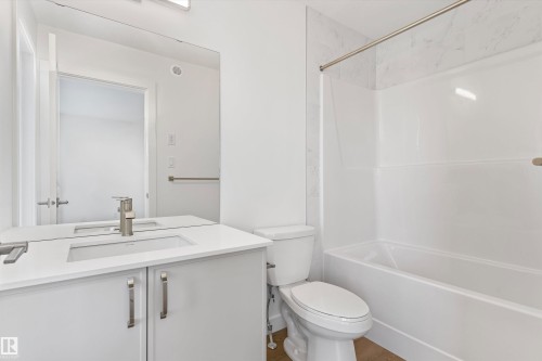 18863 29 Avenue Nw, Edmonton, AB - Indoor Photo Showing Bathroom