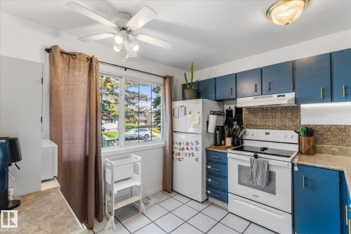 #26 100 Westridge Cr, Spruce Grove, AB - Indoor Photo Showing Kitchen