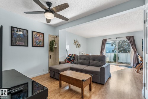 #26 100 Westridge Cr, Spruce Grove, AB - Indoor Photo Showing Living Room