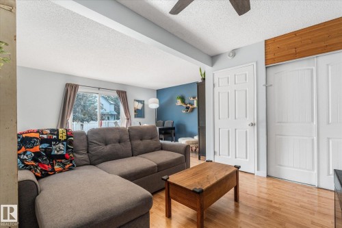 #26 100 Westridge Cr, Spruce Grove, AB - Indoor Photo Showing Living Room