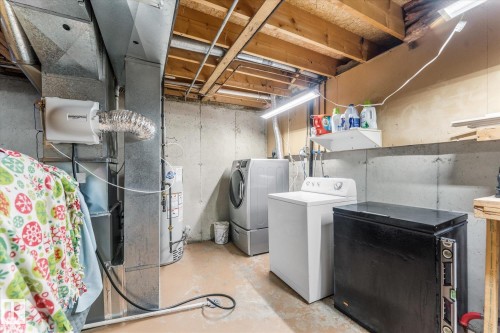 #26 100 Westridge Cr, Spruce Grove, AB - Indoor Photo Showing Laundry Room