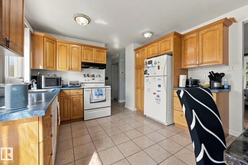 17303 82 Avenue Nw, Edmonton, AB - Indoor Photo Showing Kitchen