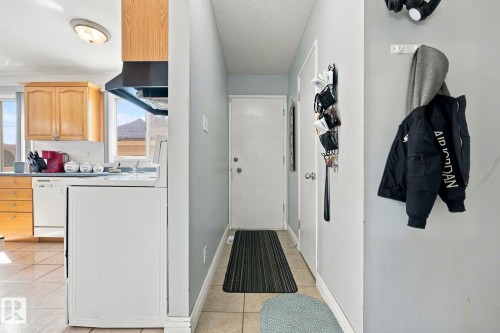 17303 82 Avenue Nw, Edmonton, AB - Indoor
