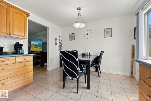 17303 82 Avenue Nw, Edmonton, AB - Indoor